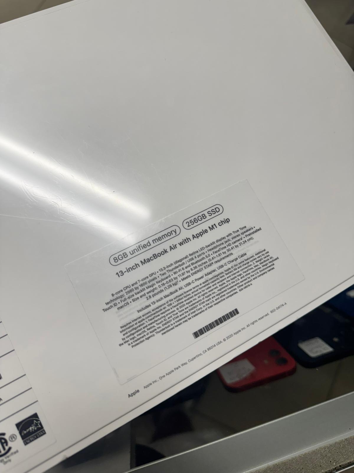 Macbook Air 13-inch M1 chip