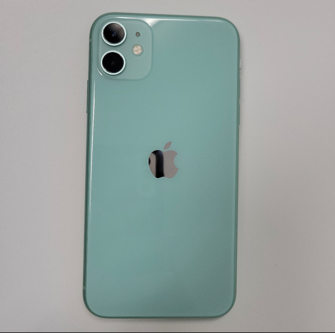 iPhone 11 64GB claro Usado