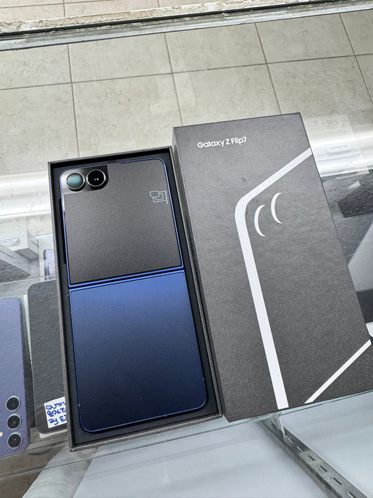Galaxy Z Flip 7 256GB Factory Unlock